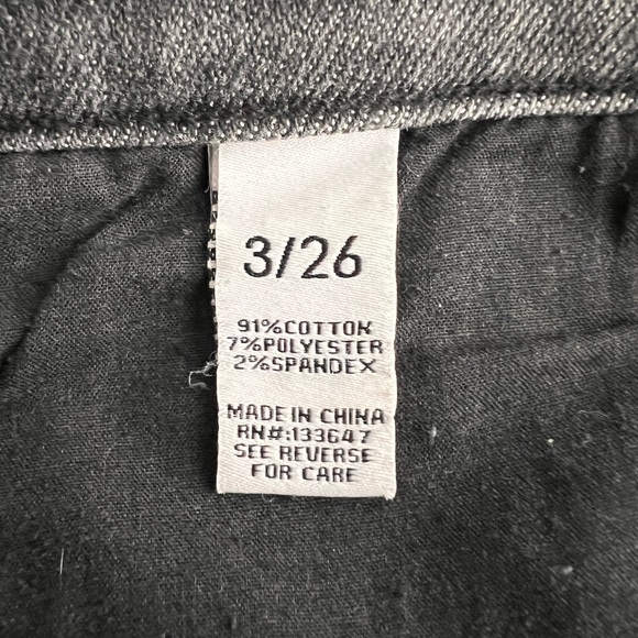 Celebrity Pink Women’s Black High-Waisted Frayed Shorts Size 3/26 - Picture 4 of 4